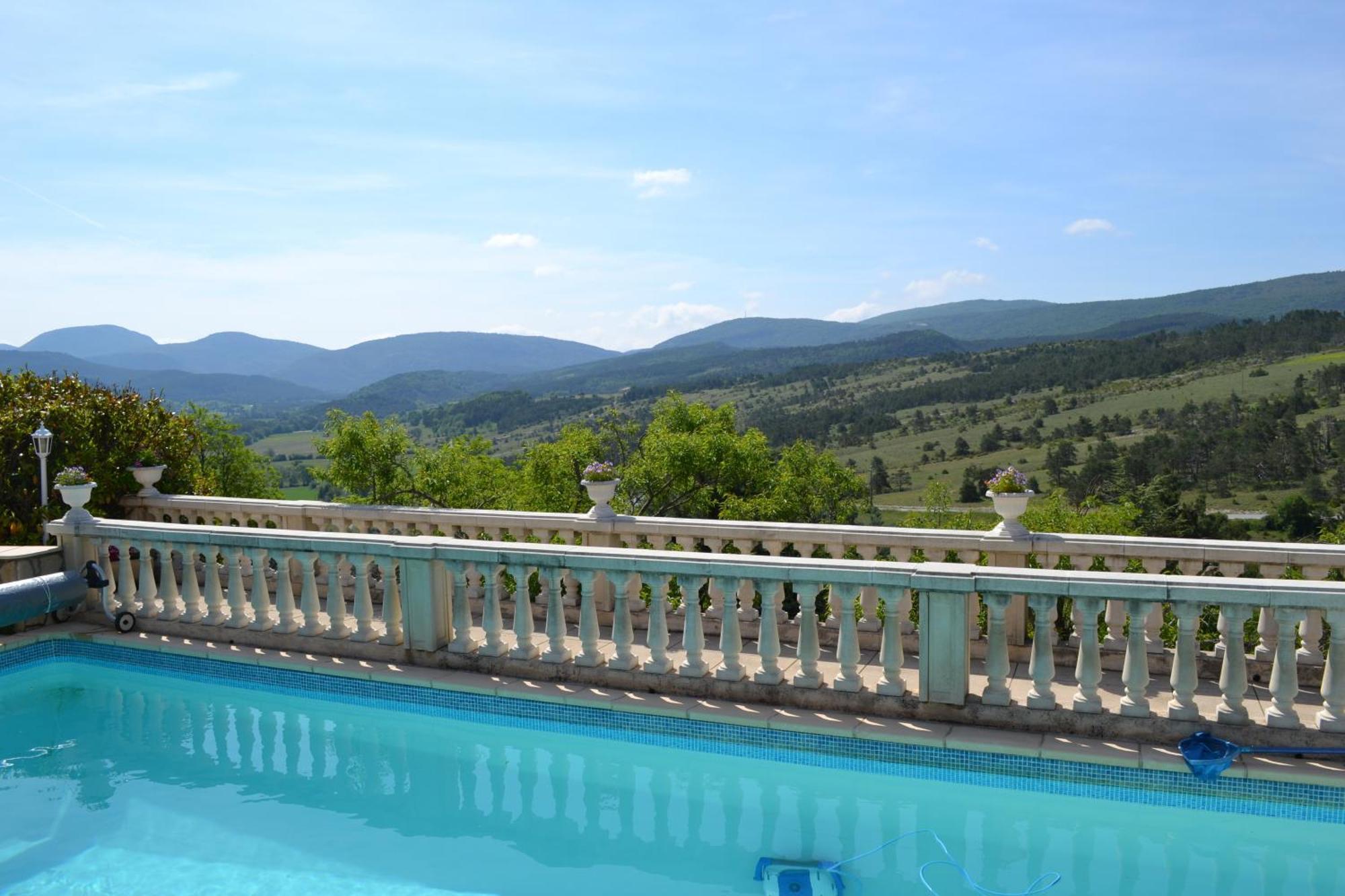 Hotel Logis Le Vieil Amandier 2*
