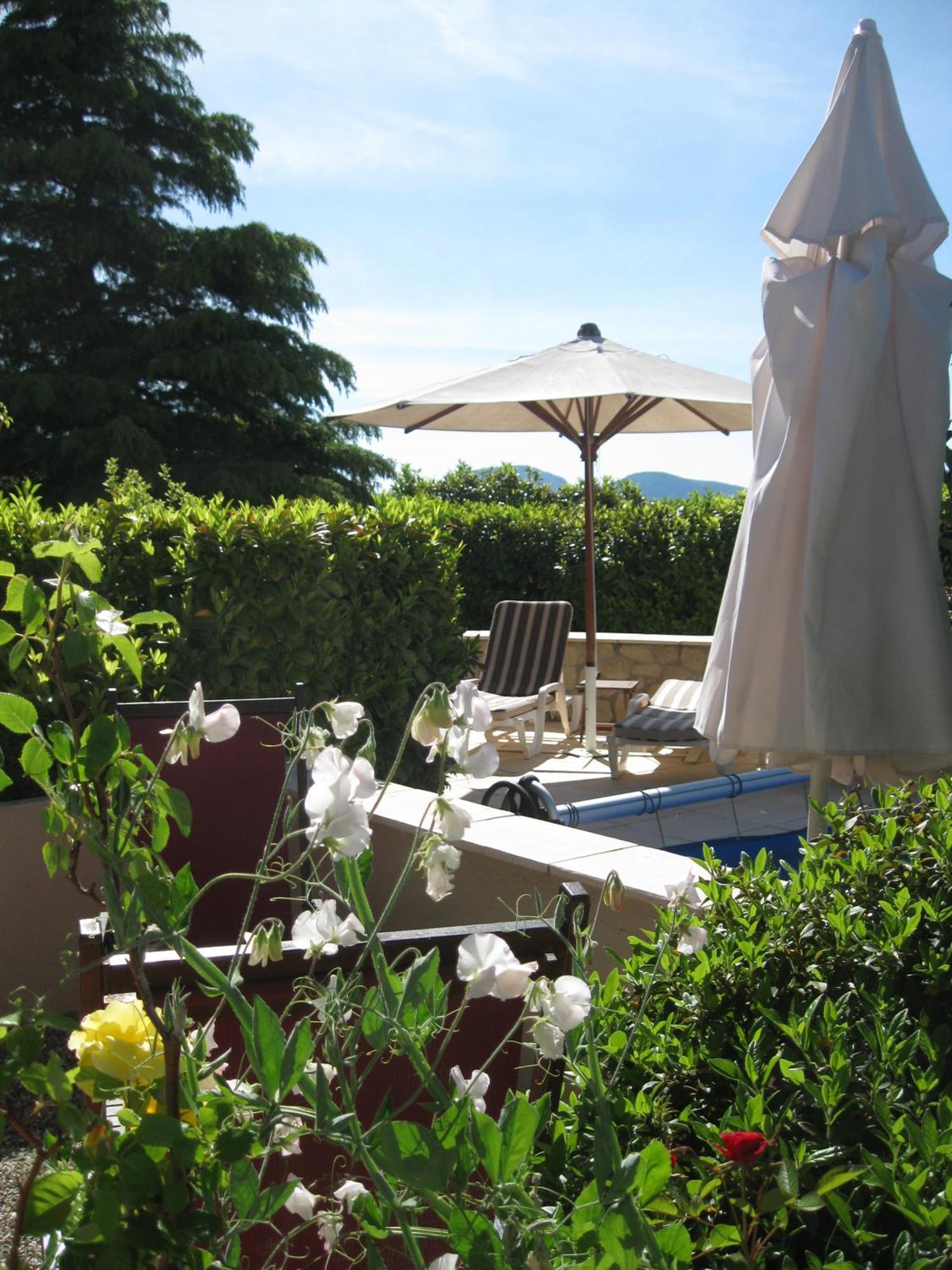 Hotel Logis Le Vieil Amandier 2*